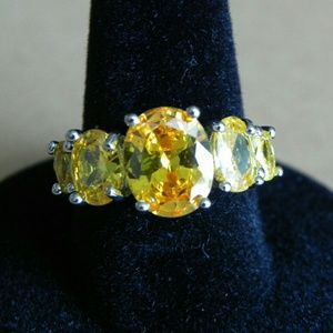 Golden Mali Garnet Ring Oval Cut